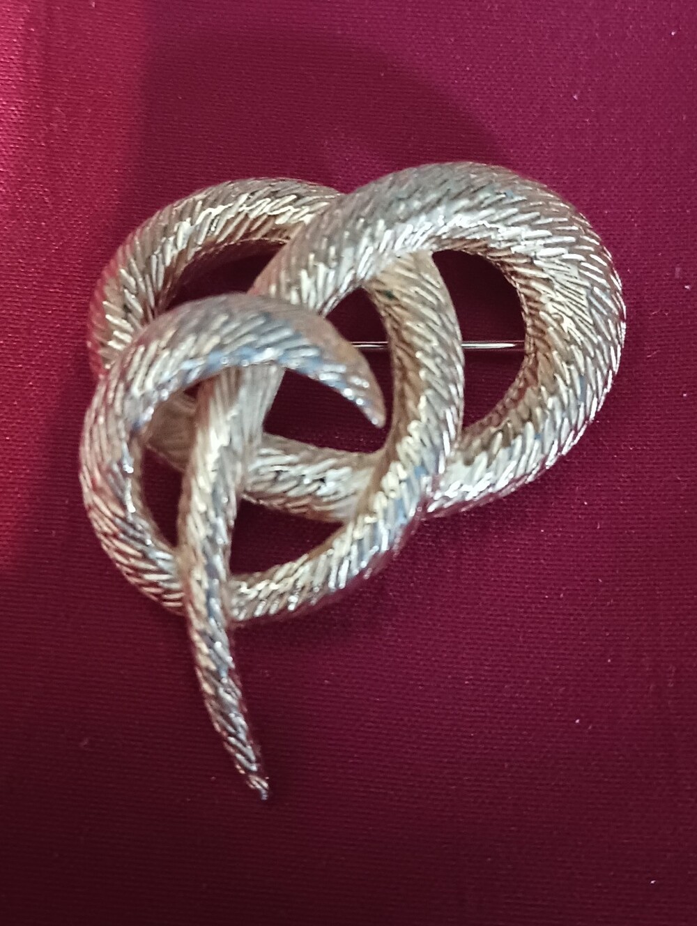 Vintage Trifari Gold Tone Knot/Rope Brooch